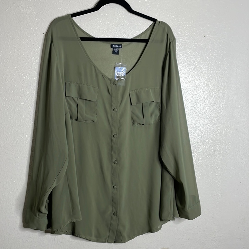 TORRID WOMEN'S SHIRT